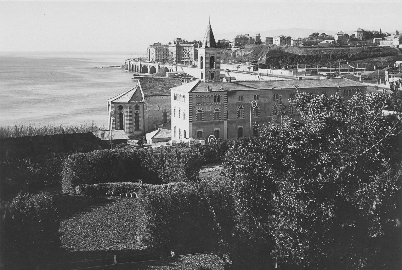 Foto 4: Veduta dell’Abbazia di San Giuliano dopo la costruzione di Corso Italia, fotografia della fine degli anni Venti del Novecento.